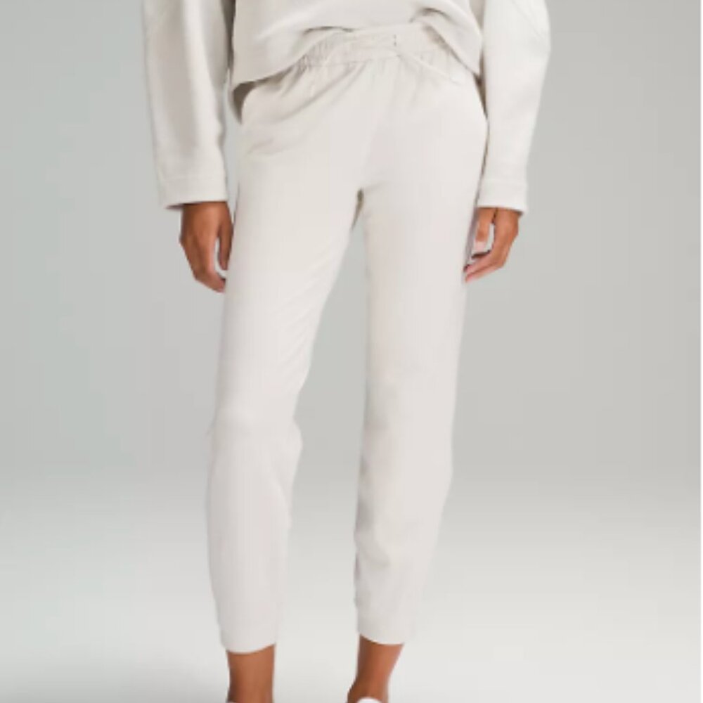 👖 Lululemon Soft Jersey Classic-Fit Mid-Rise Jogger Size 8
